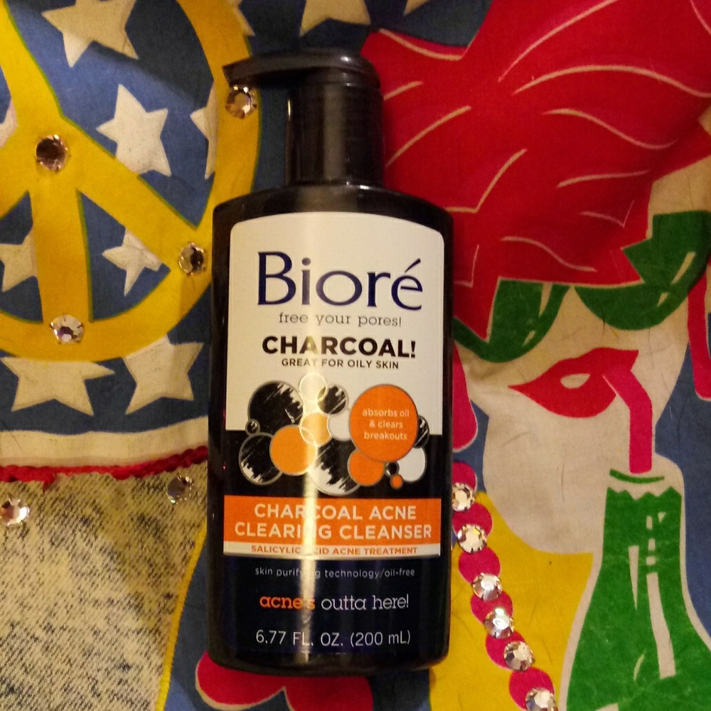 Biore Charcoal Acne Clearing Cleanser